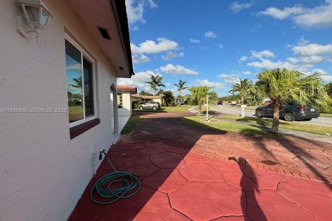 Immobilier commercial à louer à Miami, Floride: 1 chambre, 139.26 m2 № 2027461 - photo 5