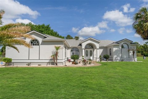 House in Silver Springs Shores, Florida 3 bedrooms, 244.98 sq.m. № 1626427 - photo 1
