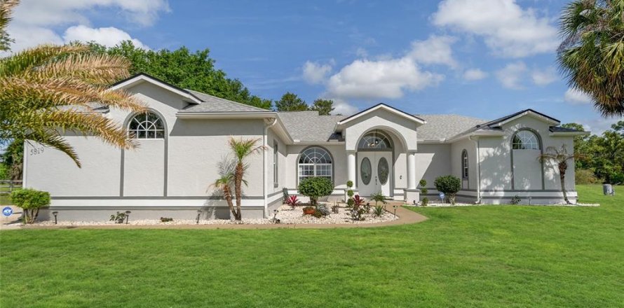 House in Silver Springs Shores, Florida 3 bedrooms, 244.98 sq.m. № 1626427