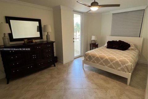 Condo in Sunny Isles Beach, Florida, 2 bedrooms  № 1867076 - photo 12