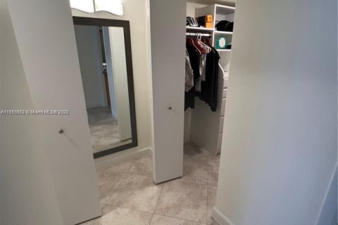 Condo in Sunny Isles Beach, Florida, 2 bedrooms  № 1867076 - photo 9