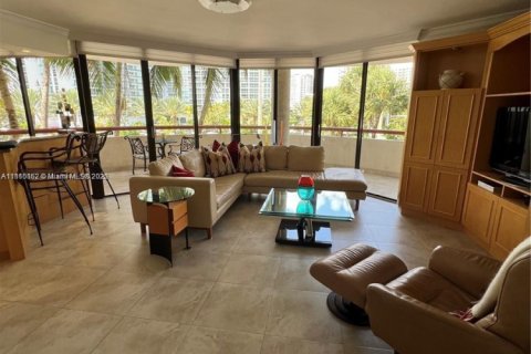 Condo in Sunny Isles Beach, Florida, 2 bedrooms  № 1867076 - photo 2