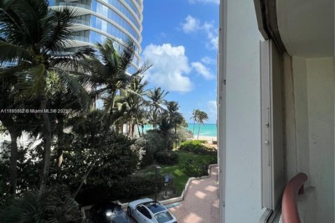 Condo in Sunny Isles Beach, Florida, 2 bedrooms  № 1867076 - photo 17