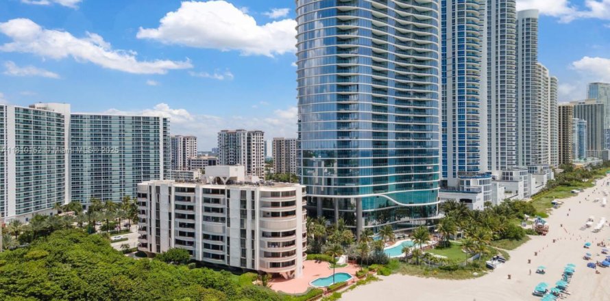 Condo in Sunny Isles Beach, Florida, 2 bedrooms  № 1867076