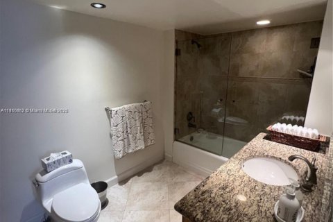 Condo in Sunny Isles Beach, Florida, 2 bedrooms  № 1867076 - photo 10