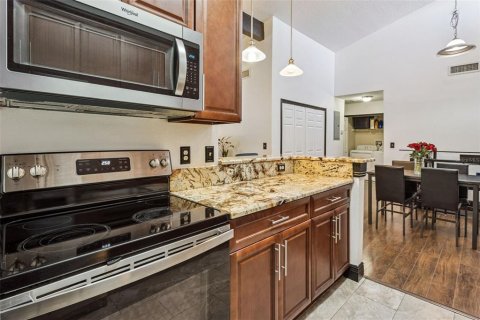 Condo in Altamonte Springs, Florida, 2 bedrooms № 2103561 - photo 9