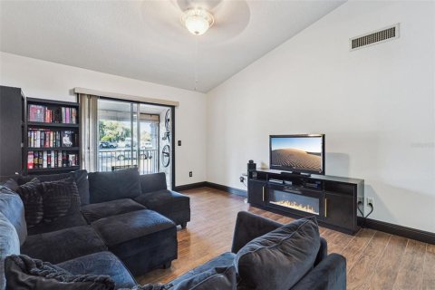 Condo in Altamonte Springs, Florida, 2 bedrooms № 2103561 - photo 4
