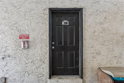 Condo in Altamonte Springs, Florida, 2 bedrooms № 2103561 - photo 2
