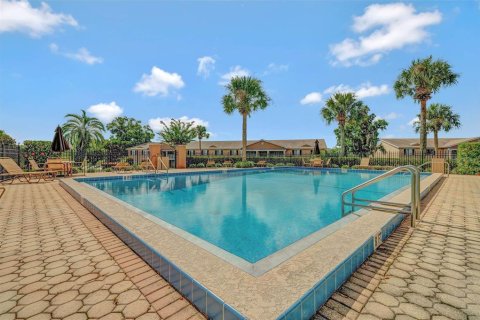 Condo in Altamonte Springs, Florida, 2 bedrooms № 2103561 - photo 21