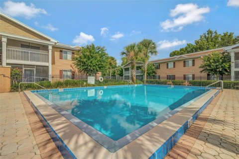 Condo in Altamonte Springs, Florida, 2 bedrooms № 2103561 - photo 22