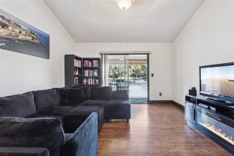 Condo in Altamonte Springs, Florida, 2 bedrooms № 2103561 - photo 5