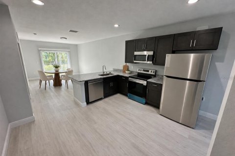 Immobilier commercial à vendre à Port Charlotte, Floride: 6 chambres, 213.86 m2 № 2418734 - photo 5