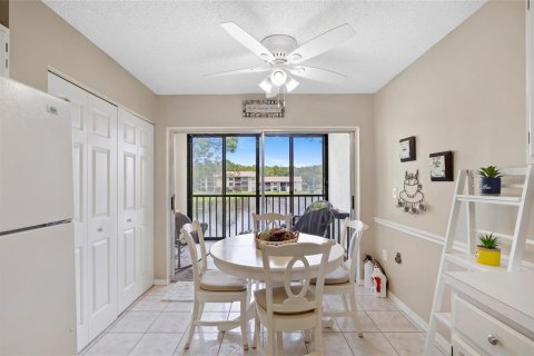 Condo in New Port Richey, Florida, 2 bedrooms  № 1883377 - photo 16