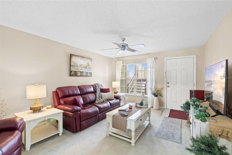 Condo in New Port Richey, Florida, 2 bedrooms  № 1883377 - photo 8