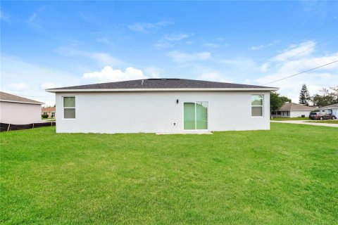 Villa ou maison à vendre à Poinciana, Floride: 4 chambres, 147.16 m2 № 2238160 - photo 14
