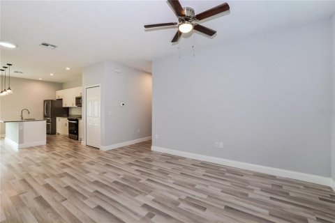 Villa ou maison à vendre à Poinciana, Floride: 4 chambres, 147.16 m2 № 2238160 - photo 3