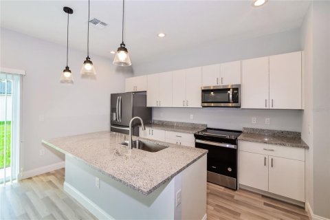 Villa ou maison à vendre à Poinciana, Floride: 4 chambres, 147.16 m2 № 2238160 - photo 5