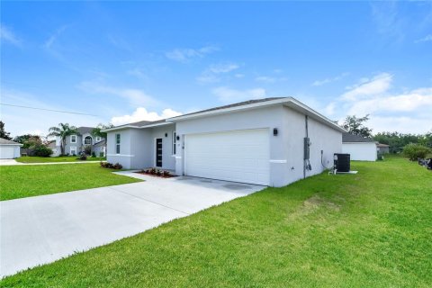 Villa ou maison à vendre à Poinciana, Floride: 4 chambres, 147.16 m2 № 2238160 - photo 2