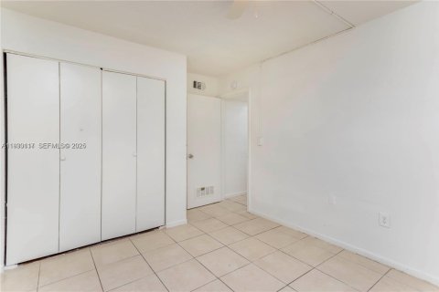 Снять в аренду квартиру в Форт-Лодердейл, Флорида 3 спальни, 150.22м2, № 1989390 - фото 10