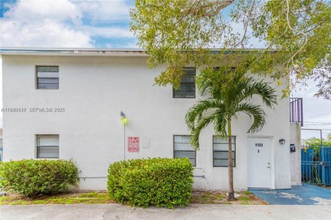 Снять в аренду квартиру в Форт-Лодердейл, Флорида 3 спальни, 150.22м2, № 1989390 - фото 11