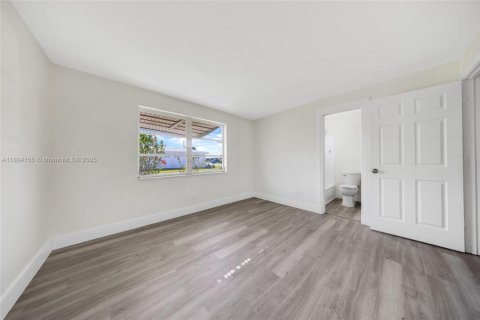 House in Pompano Beach, Florida 3 bedrooms, 123.65 sq.m. № 1739079 - photo 14