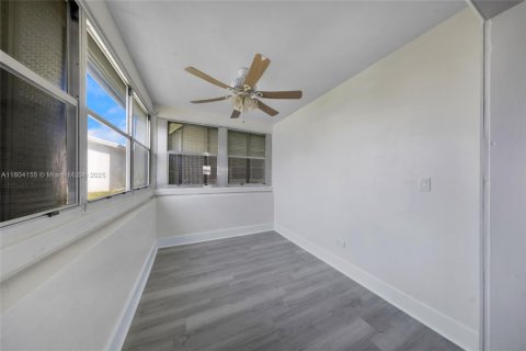 House in Pompano Beach, Florida 3 bedrooms, 123.65 sq.m. № 1739079 - photo 8