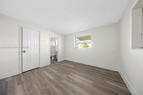 House in Pompano Beach, Florida 3 bedrooms, 123.65 sq.m. № 1739079 - photo 17