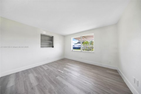 House in Pompano Beach, Florida 3 bedrooms, 123.65 sq.m. № 1739079 - photo 13