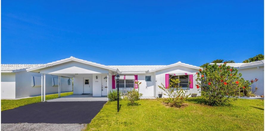 House in Pompano Beach, Florida 3 bedrooms, 123.65 sq.m. № 1739079