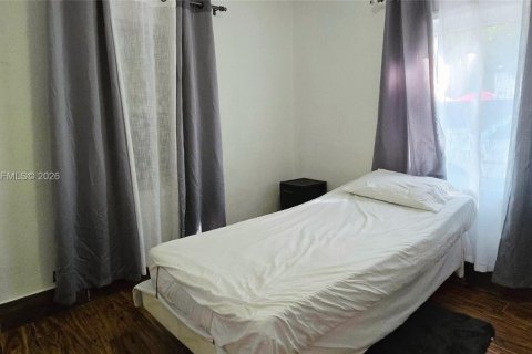 Casa en venta en Miami Gardens, Florida, 2 dormitorios, 66.89 m2 № 2010904 - foto 11