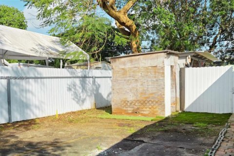 Casa en venta en Miami Gardens, Florida, 2 dormitorios, 66.89 m2 № 2010904 - foto 18