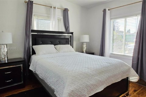 Casa en venta en Miami Gardens, Florida, 2 dormitorios, 66.89 m2 № 2010904 - foto 8