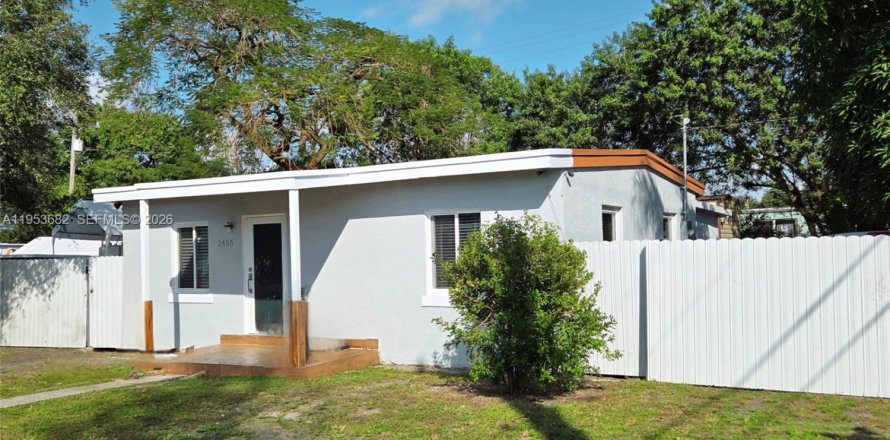Casa en Miami Gardens, Florida 2 dormitorios, 66.89 m2 № 2010904