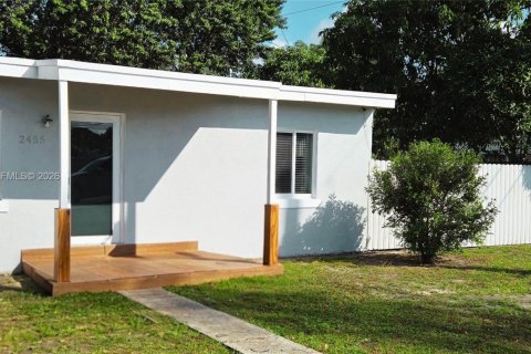 Casa en venta en Miami Gardens, Florida, 2 dormitorios, 66.89 m2 № 2010904 - foto 3