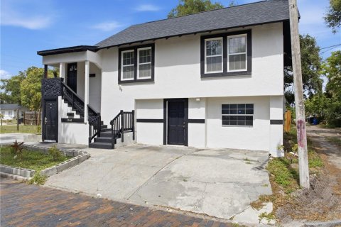 Duplex in Saint Petersburg, Florida 4 bedrooms, 144.18 sq.m. № 2209747 - photo 2