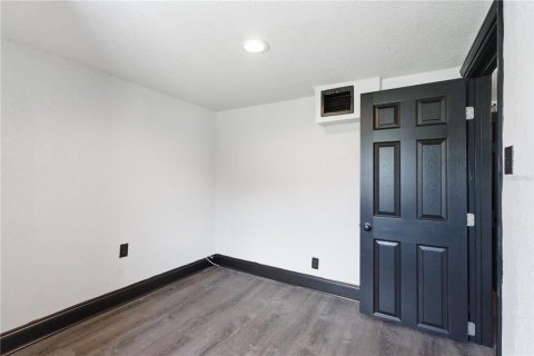 Duplex in Saint Petersburg, Florida 4 bedrooms, 144.18 sq.m. № 2209747 - photo 12