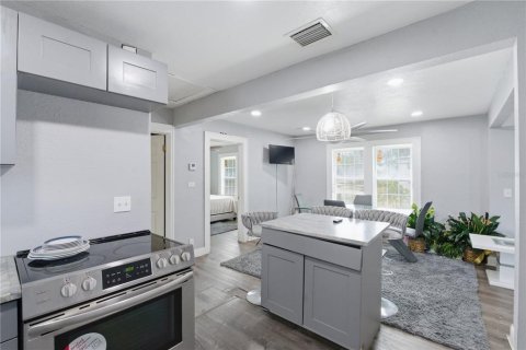 Duplex in Saint Petersburg, Florida 4 bedrooms, 144.18 sq.m. № 2209747 - photo 6