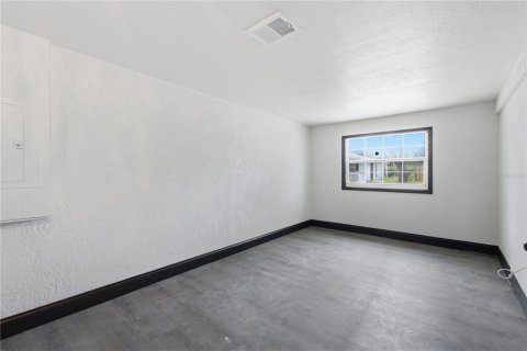 Duplex in Saint Petersburg, Florida 4 bedrooms, 144.18 sq.m. № 2209747 - photo 14