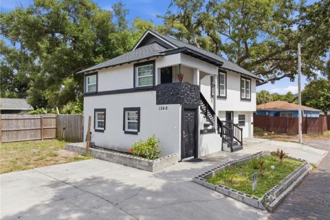 Duplex in Saint Petersburg, Florida 4 bedrooms, 144.18 sq.m. № 2209747
