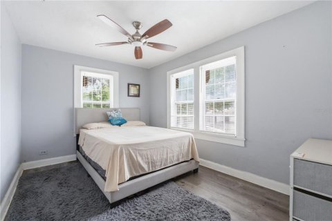 Duplex in Saint Petersburg, Florida 4 bedrooms, 144.18 sq.m. № 2209747 - photo 8