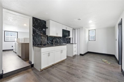 Duplex in Saint Petersburg, Florida 4 bedrooms, 144.18 sq.m. № 2209747 - photo 11