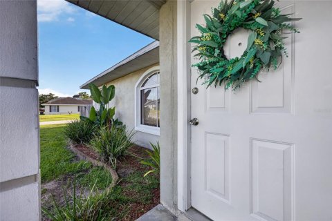Casa en venta en Deltona, Florida, 3 dormitorios, 139.35 m2 № 2386648 - foto 4