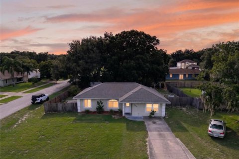 Casa en Deltona, Florida 3 dormitorios, 139.35 m2 № 2386648