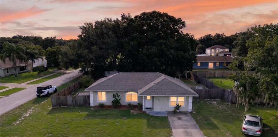Casa en Deltona, Florida 3 dormitorios, 139.35 m2 № 2386648