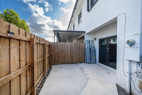 Снять в аренду таунхаус в Хомстед, Флорида 3 спальни, 146.79м2, № 2049300 - фото 24