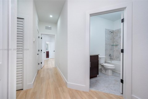 Снять в аренду таунхаус в Хомстед, Флорида 3 спальни, 146.79м2, № 2049300 - фото 13