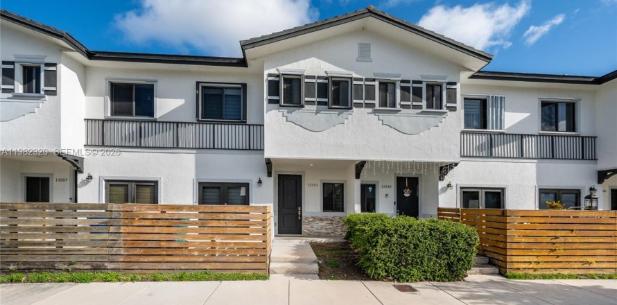 Таунхаус в Хомстед, Флорида 3 спальни, 146.79м2 № 2049300