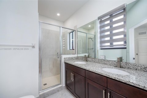 Снять в аренду таунхаус в Хомстед, Флорида 3 спальни, 146.79м2, № 2049300 - фото 17