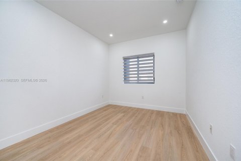 Снять в аренду таунхаус в Хомстед, Флорида 3 спальни, 146.79м2, № 2049300 - фото 14