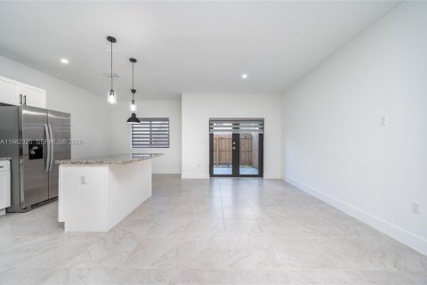 Снять в аренду таунхаус в Хомстед, Флорида 3 спальни, 146.79м2, № 2049300 - фото 7